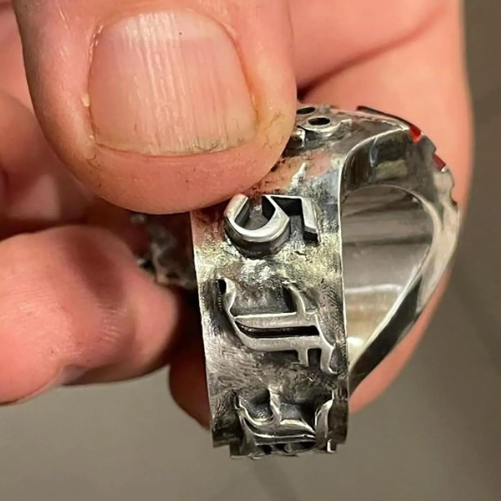 Fünf-Finger-Totenkopf-Ring, Vintage Chunky Deathring Silber Schwarz Retro Gothic Schmuck Zierlicher Goth-Ring für Männer – Detail 5