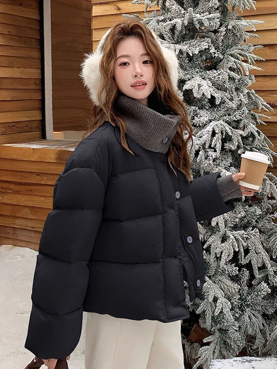 

Стильная повседневная вязаная хлопковая куртка женская зимняя утепленная укороченная с контрастными вставками на молнии с длинным рукавом малого размера