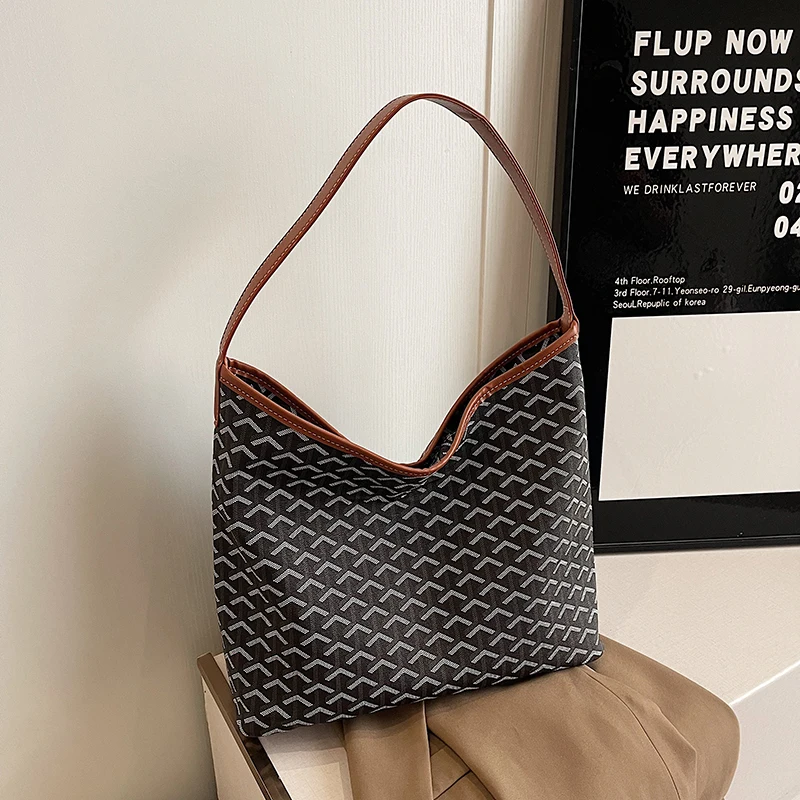

Portable Messenger Bag Women Multifunctional Handbag Shoulder Bag Fashionable Large Capacity Daily Essential