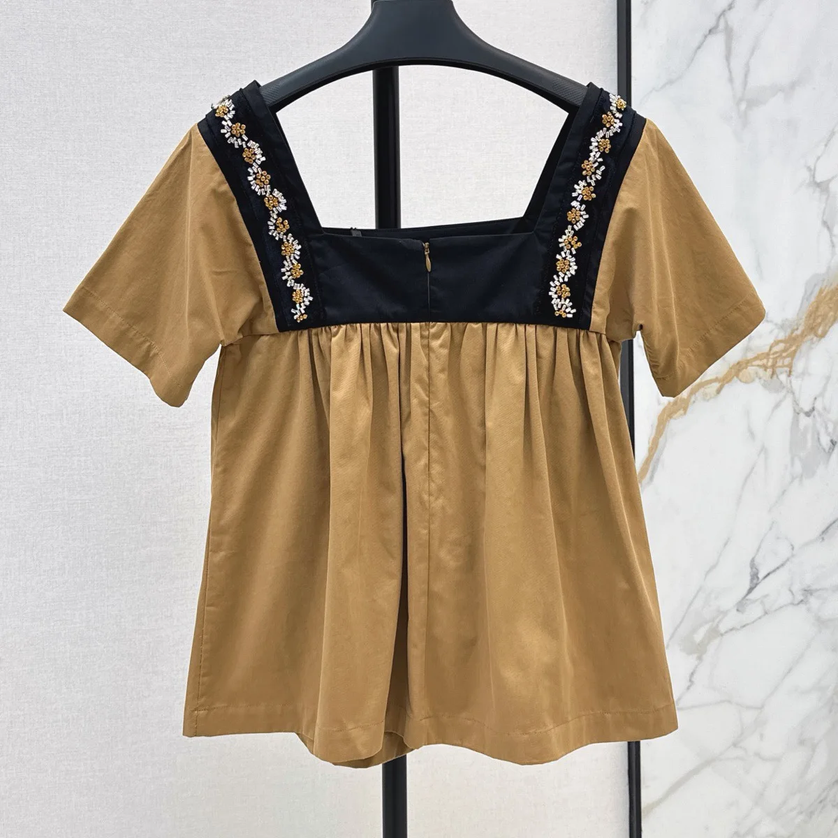 High Quality Women Square Neck Short Sleeve Blouse Hand Beaded Floral Decoration Loose Pleated Hem Casual Tops lyt2672826