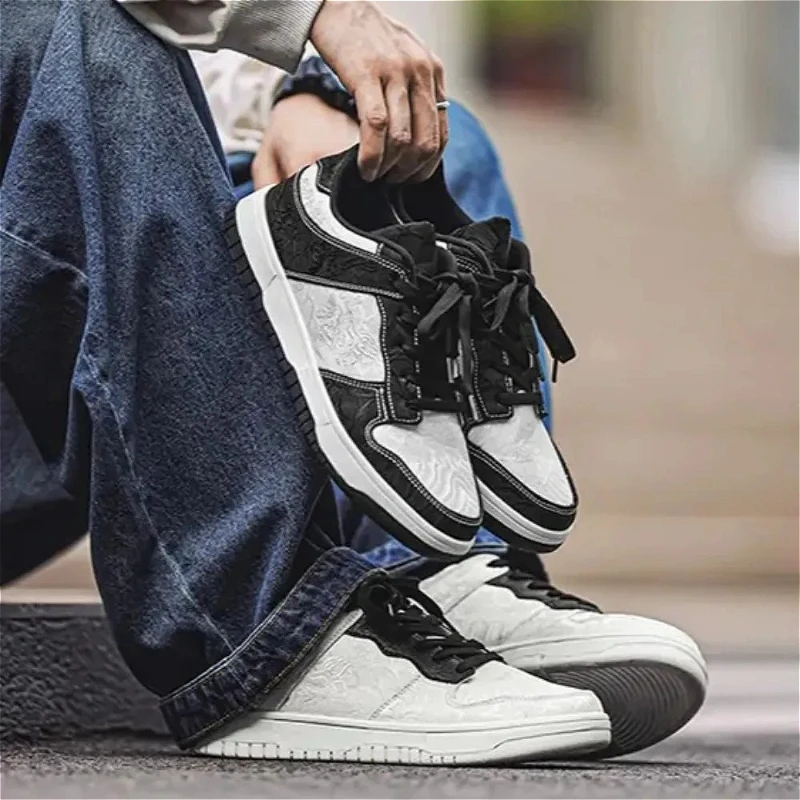 

Мужская высококачественная повседневная спортивная обувь, универсальная и удобная обувь, осенняя трендовая мужская обувь, черная на шнуровке с круглым носком.