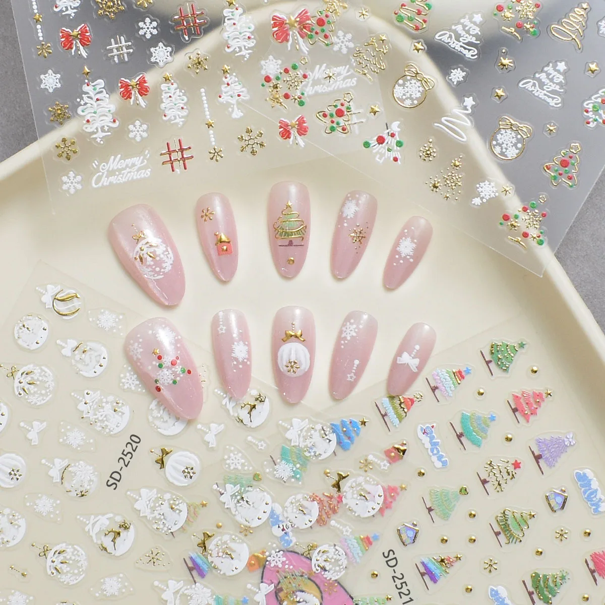 1 Blatt 5D geprägte Weihnachten Winter Schneemann Schneeflocken Weihnachtsmann Elch DIY selbstklebende Nail Art Aufkleber Maniküre Aufkleber