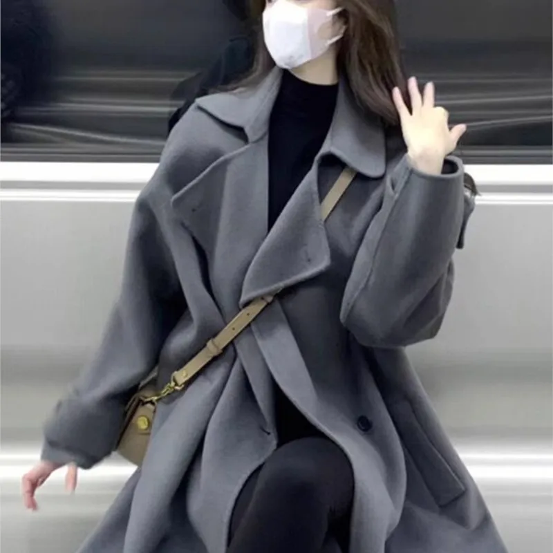 

New Hepburn style woolen coat for women and elegant girl