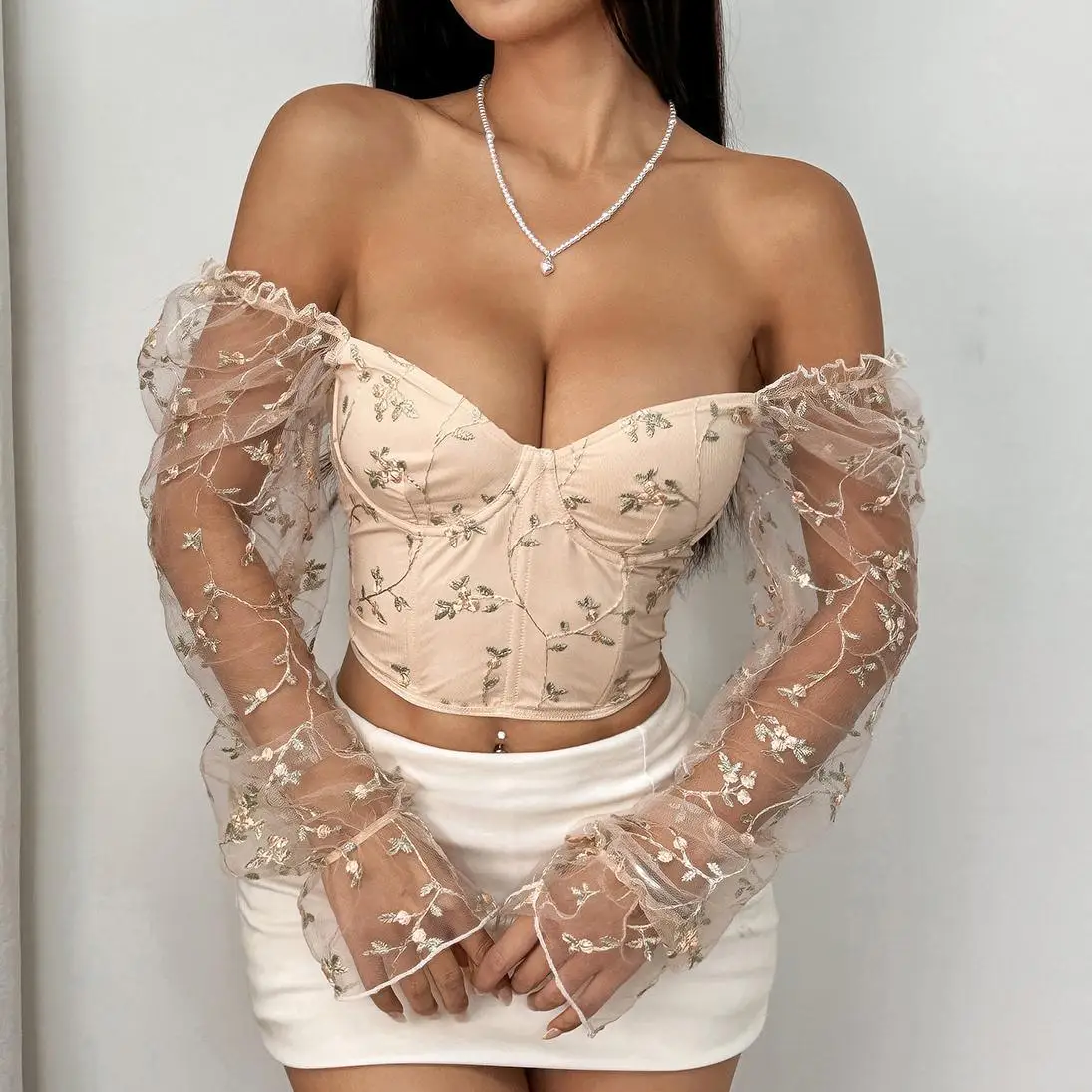 

Spice Girl Embroidery Splicing Perspective Mesh Yarn Low-cut Steel Ring Fish Bone Long-sleeved Top Cross-border Hot-selling