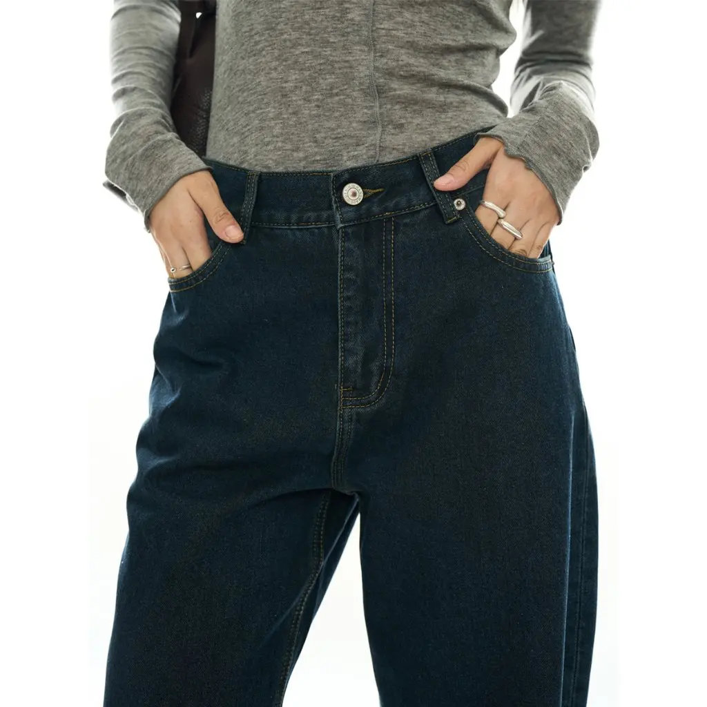 Damskie ciemnoniebieskie jeansy o prostym kroju w stylu retro-modern koreańskim, casualowe, dopasowane spodnie na zimę.