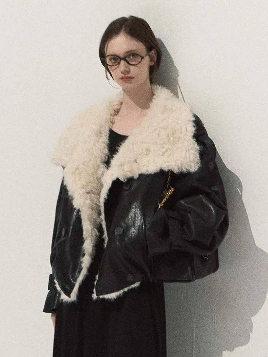 Moda in giacca da donna 2025 Giacca in vera pelle Pelliccia di lana femminile Risvolto grande Elegante cappotto corto da motociclista con