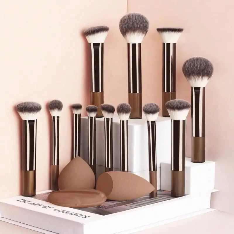 1 conjunto mini bonito conjunto de pincéis de maquiagem em pó sombra fundação blush liquidificador corretivo beleza portátil ferramenta de maquiagem escova kit viagem