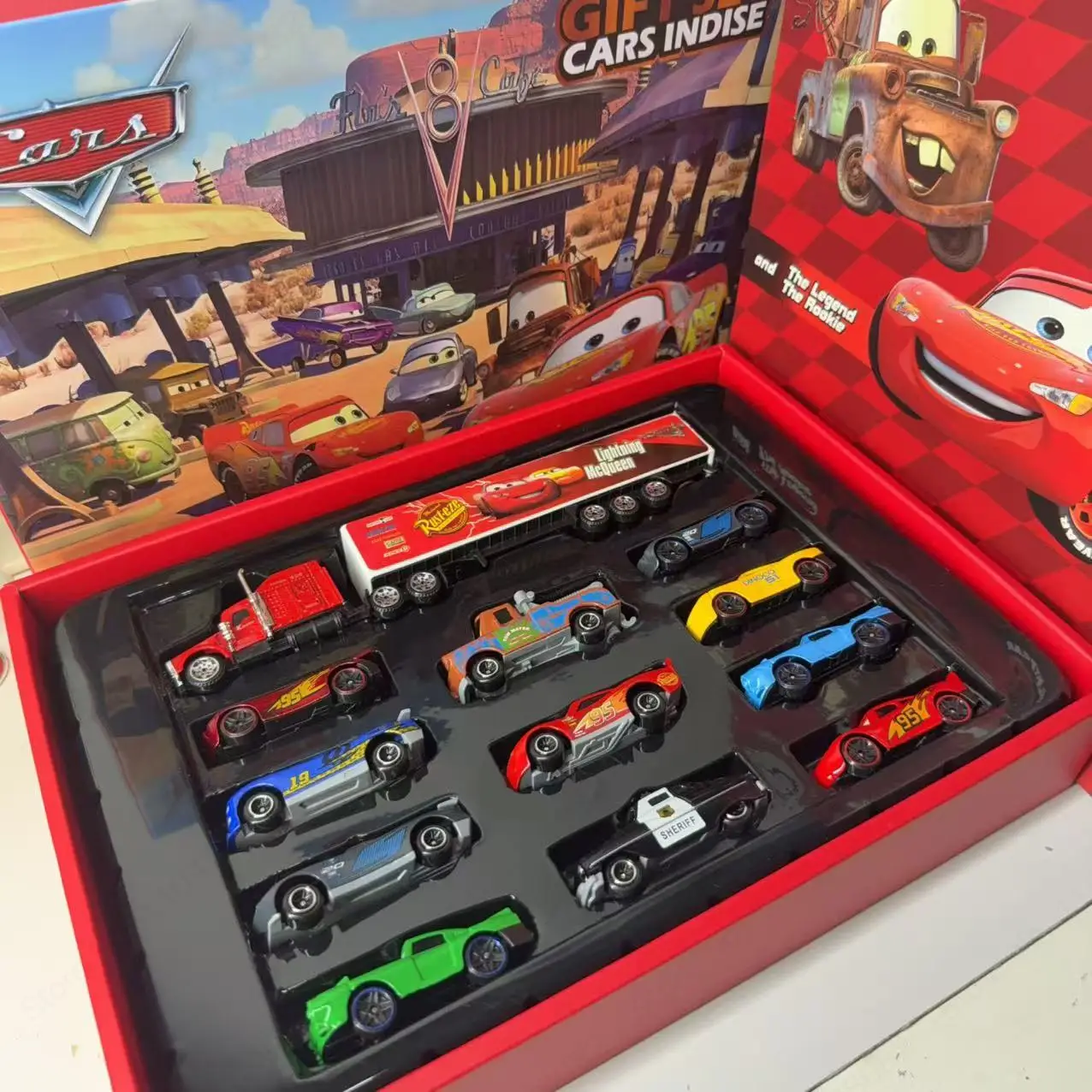 Heißer Verkauf: Cars 3 Legierung-Automodell-Set in Geschenkbox – Lightning Mc Transportable Trucks Rennfahrzeug-Spielzeug, Sammlerstück, Geschenk – Detail 6