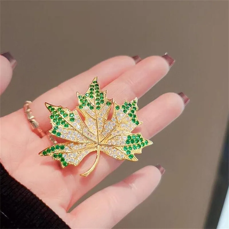 Fashion Maple Leaf Crystal Brooches Pins for Women Unisex Elegant Dragonfly Cat Animal Plant Coat Dress Hat Jewelry Gifts Badge