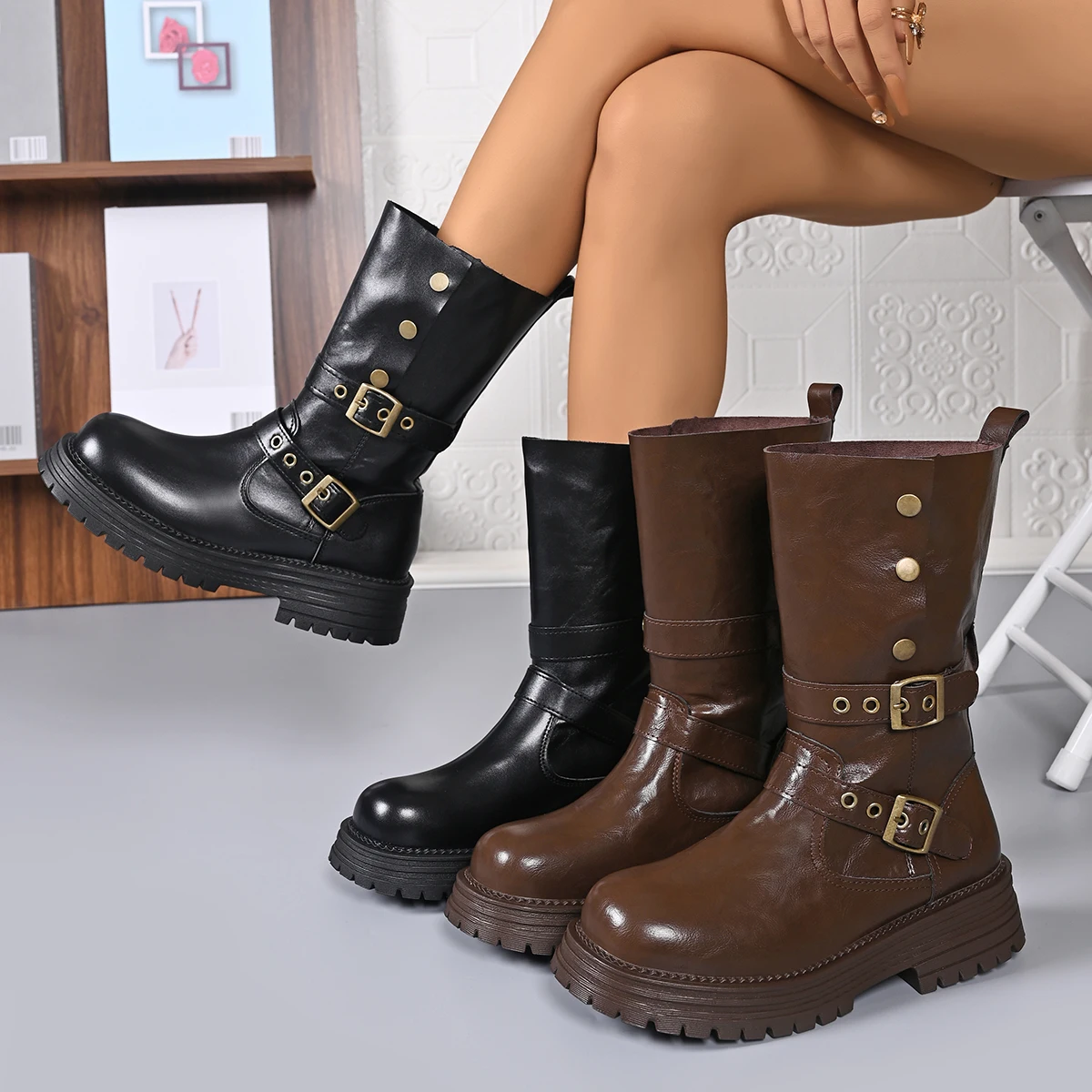 

Модные и популярные удобные повседневные женские ботинки с пряжкой, новые зимние элегантные ботинки для верховой езды с круглым носком на толстой подошве и средней подошве