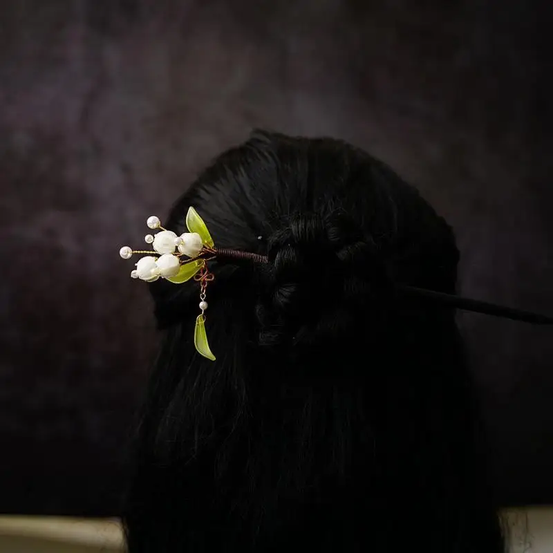 In 2022, the hairpin record sells new original design lily of the valley hairpin girl antique temperament grass wood hairpin