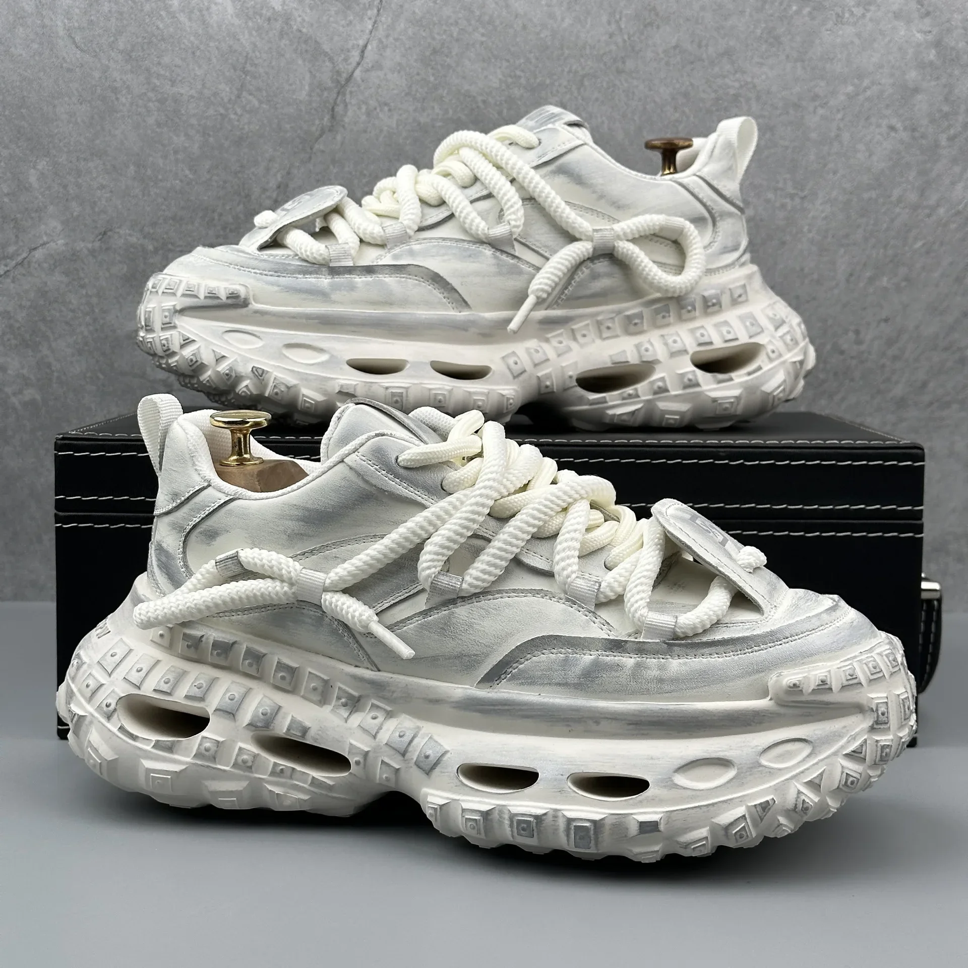 

Men's Shoes Luxury Retro Casual Sneakers for Men Comfortable Platform Shoes for Men Lace Up Height Increasing Soft Sole Sneakers