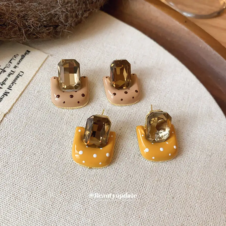 New Retro Style Diamond Encrusted Oil Drop Polka Dot Square Earrings Perfect Creating A Stylish Autumn Winter Look
