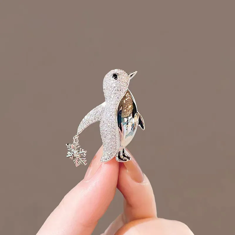 

High-end, exquisite brooches suitable for women, exuding elegance, luxury, sophistication, and individuality. Perfect as a gift.