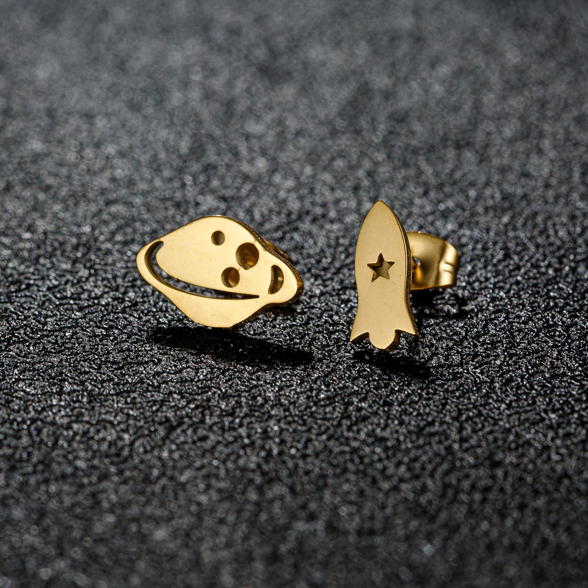 Mini Rocket Satellite Stud Earrings Fashion Stainless Steel Planets Earrings Spaceship Ear Studs for Women Charm Jewelry