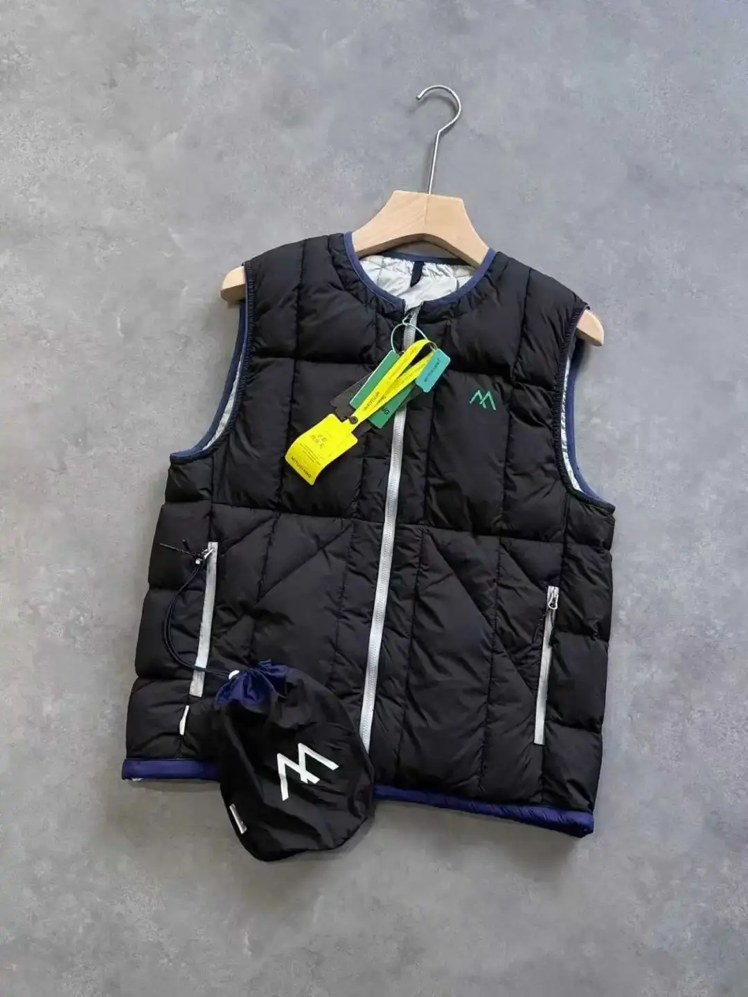 

Warm White Du down ex Svel Vest Faionable Color Blo Youthful Sle Polyester Fiber round Ne Zipper Closure