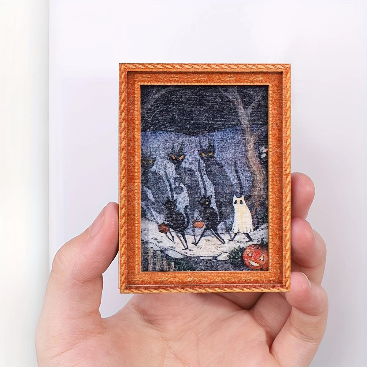Kühlschrankmagnet mit einem gruseligen und lustigen schwarzen Katzenmuster, in Form eines Mini-Fotorahmens, eine unterhaltsame Möbeldekoration. – Detail 3