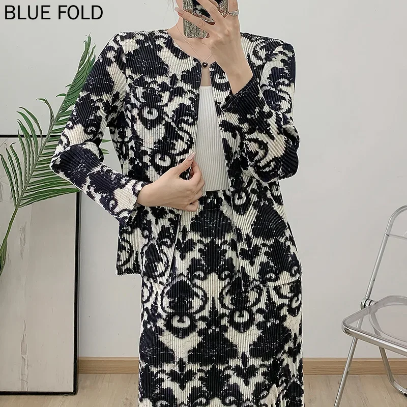 MIYAKE PLEATS Inverno Nuovo Cappotto stampato + Gonna a pieghe Abito sciolto Gonna dritta a pieghe di grandi dimensioni Set di due pezzi Set di gonne