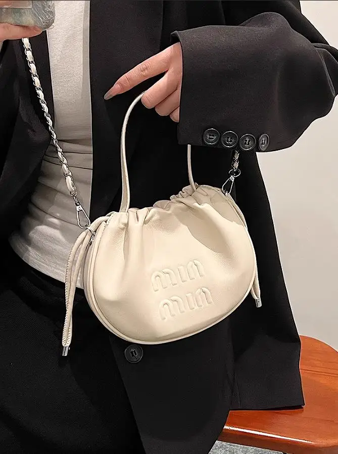 Wrinkled hand-held small bag for women 2025 new autumn and winter texture chain crossbody bag, niche retro hand-held bucket bag