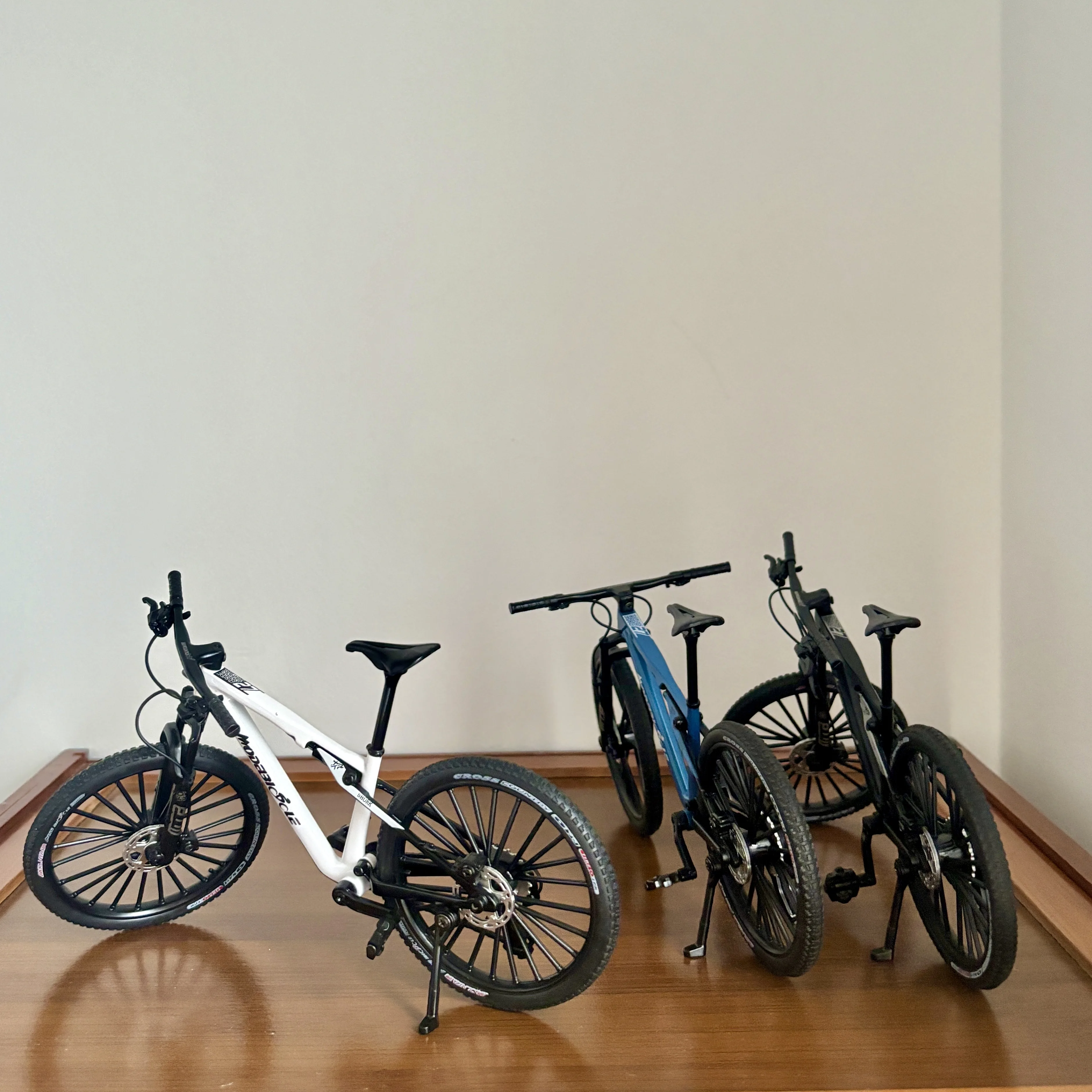 1: 8 Mini Model Bicycle Alloy Casting Decoration Metal Mountain Finger Bicycle Simulation Gift Toys Boys 14+