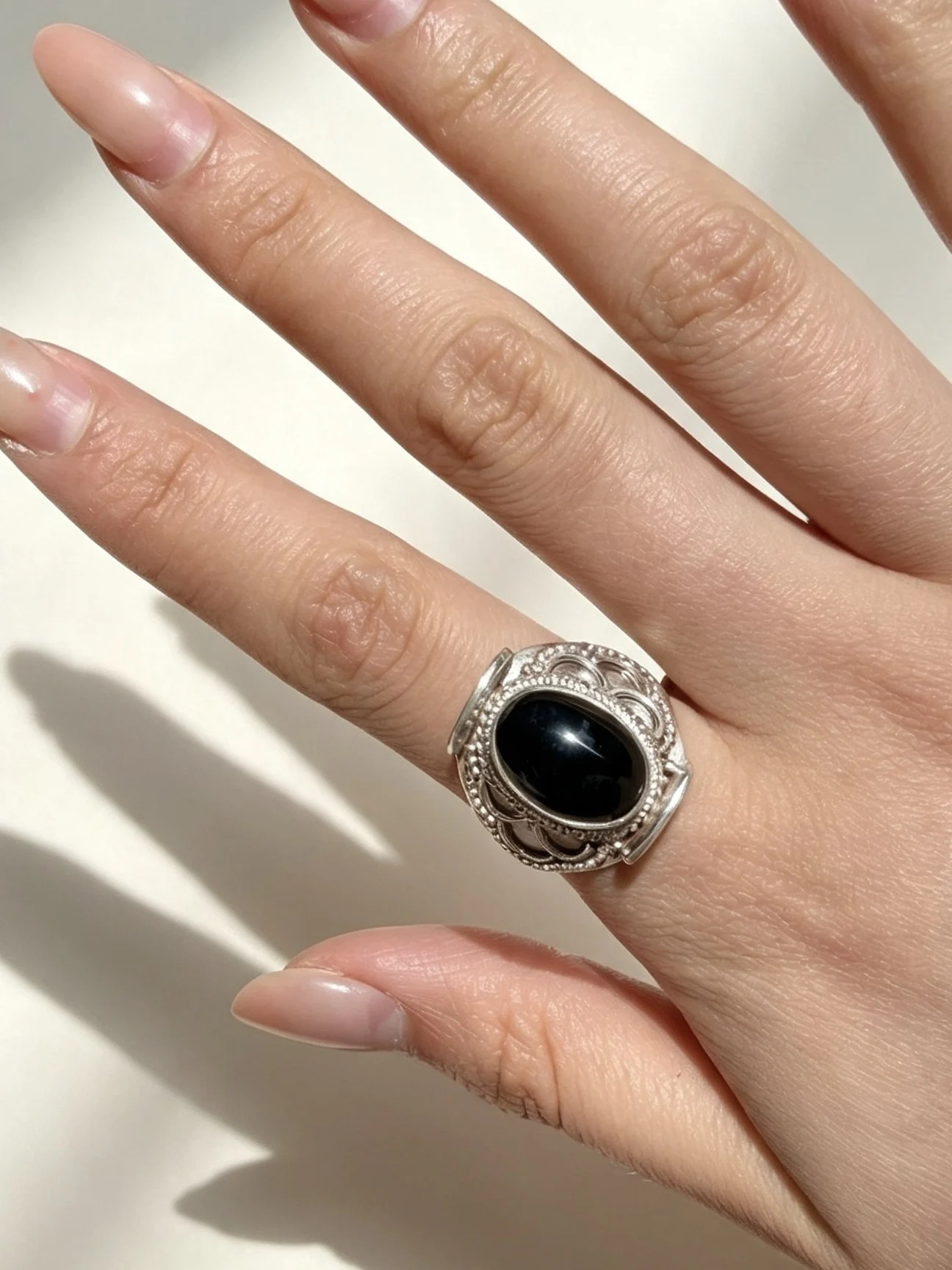 anello-artigianale-in-argento-s925-con-agata-nera-unisex-stile-etnico-vintage-anello-aperto-design-semplice-e-alla-moda-accessorio-di-gioielleria