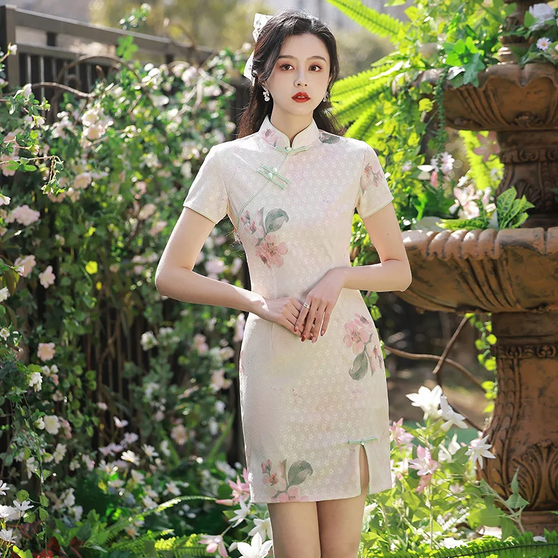 

Chinese Dress Women Sexy Lace Improved Cheongsam Women Summer Young Girls Small Short Fresh Attractive Flower Embroidery Qipao