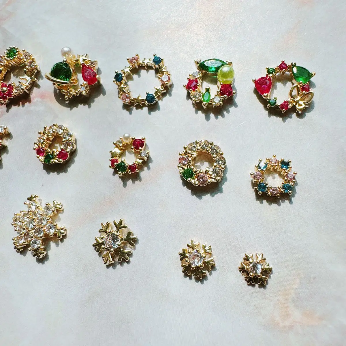 10pcs Zircon Alloy Christmas Wreath Snowflakes Nail Art Pearl Metal Manicure Nails Accessories DIY Decorations Supplies Charms