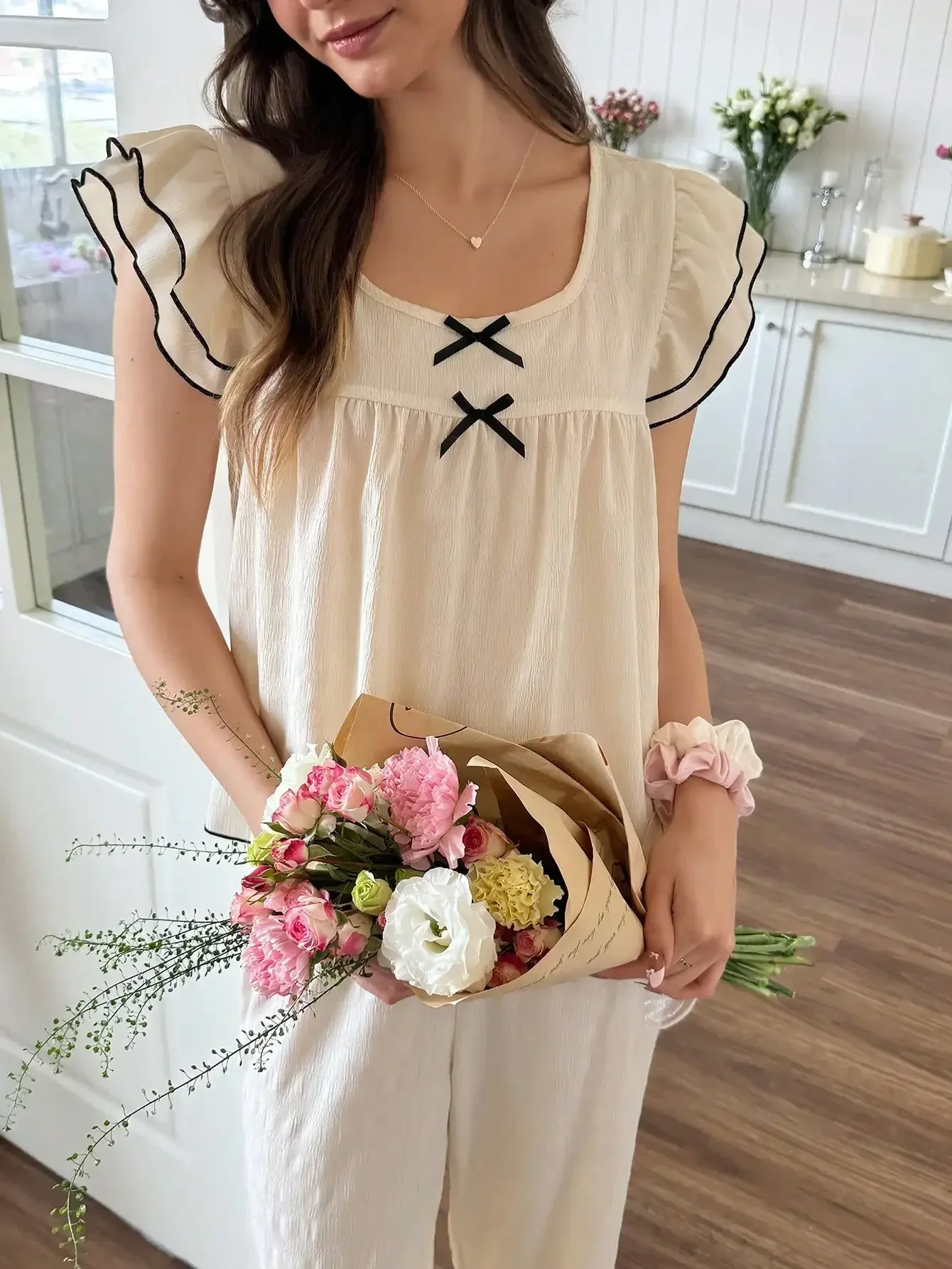 

Snug Reverie Women's Contrast Color Ruffle Trim Double Layer Cap Sleeve Pajama Set