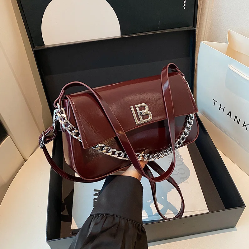 حقيبة نسائية بسيطة جديدة راقية مصممة حقيبة ركاب تريند باريس مع جلد عالي الجودة وتفاصيل حقيبة ساعي مصقولة