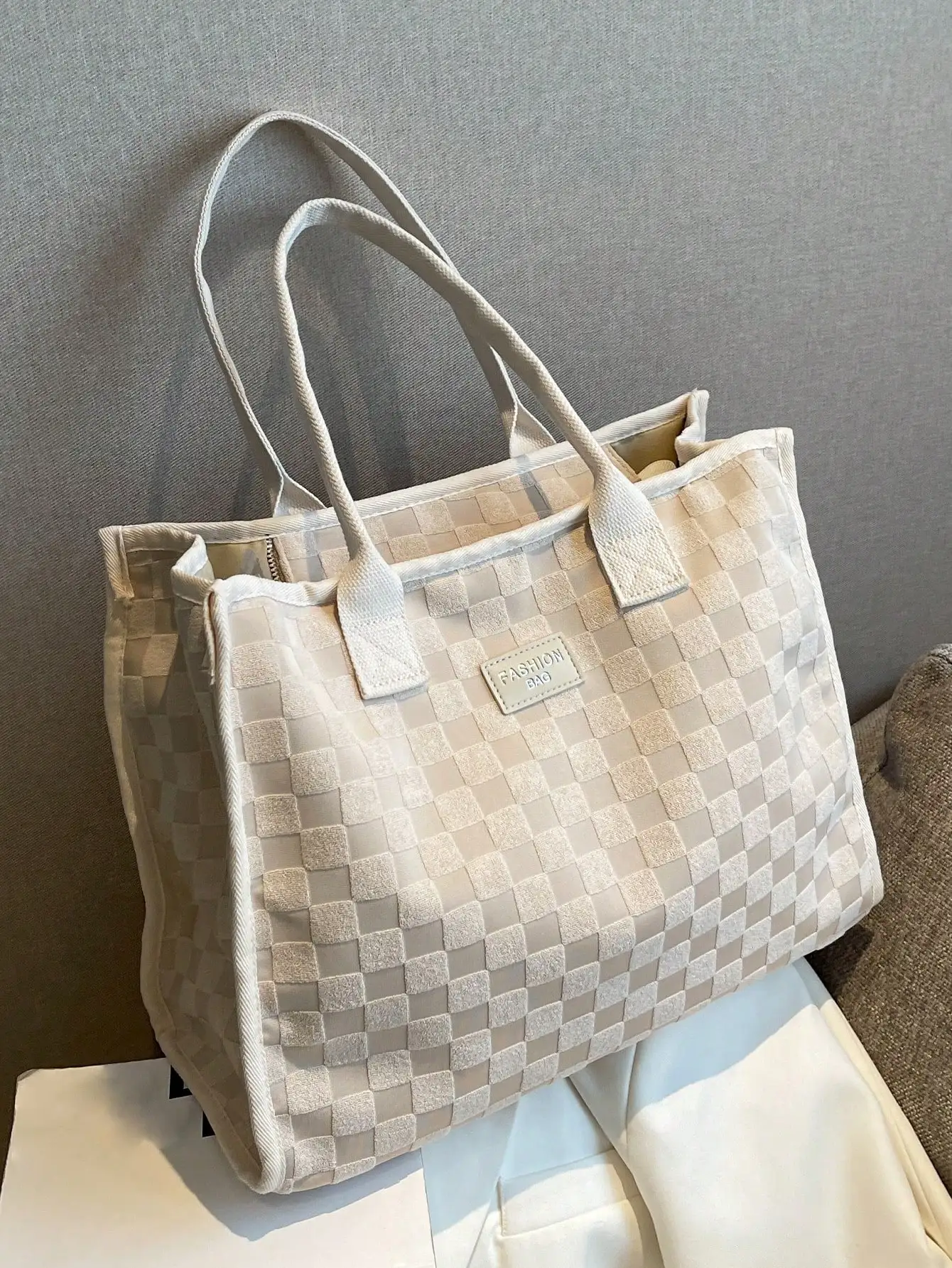 

Solid Color Diamond Nylon Tote Bag Large-Capacity Lightweight Commuter School Bag for Women & Students