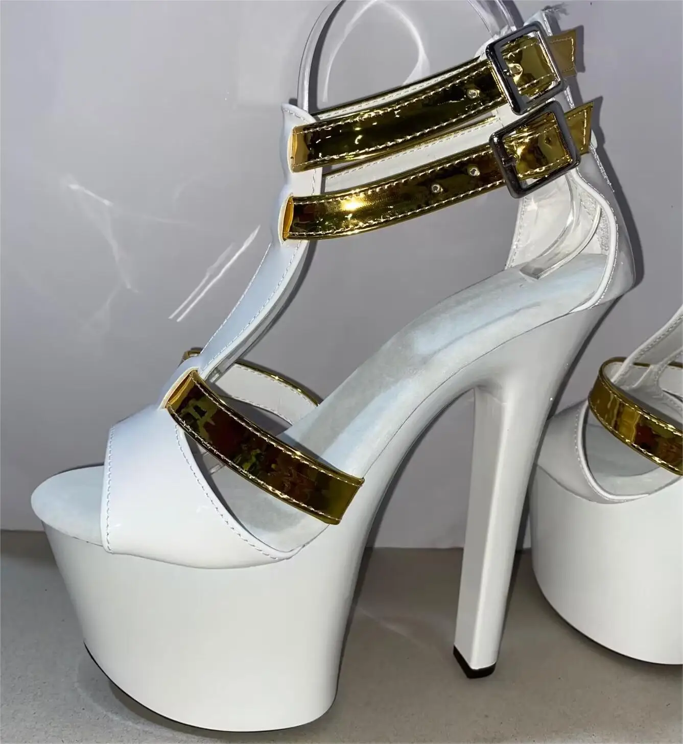 Hollowed-out T-shaped strapping, 17cm high-heeled shoes, lacquered waterproof platform, nightclub stiletto dance shoes