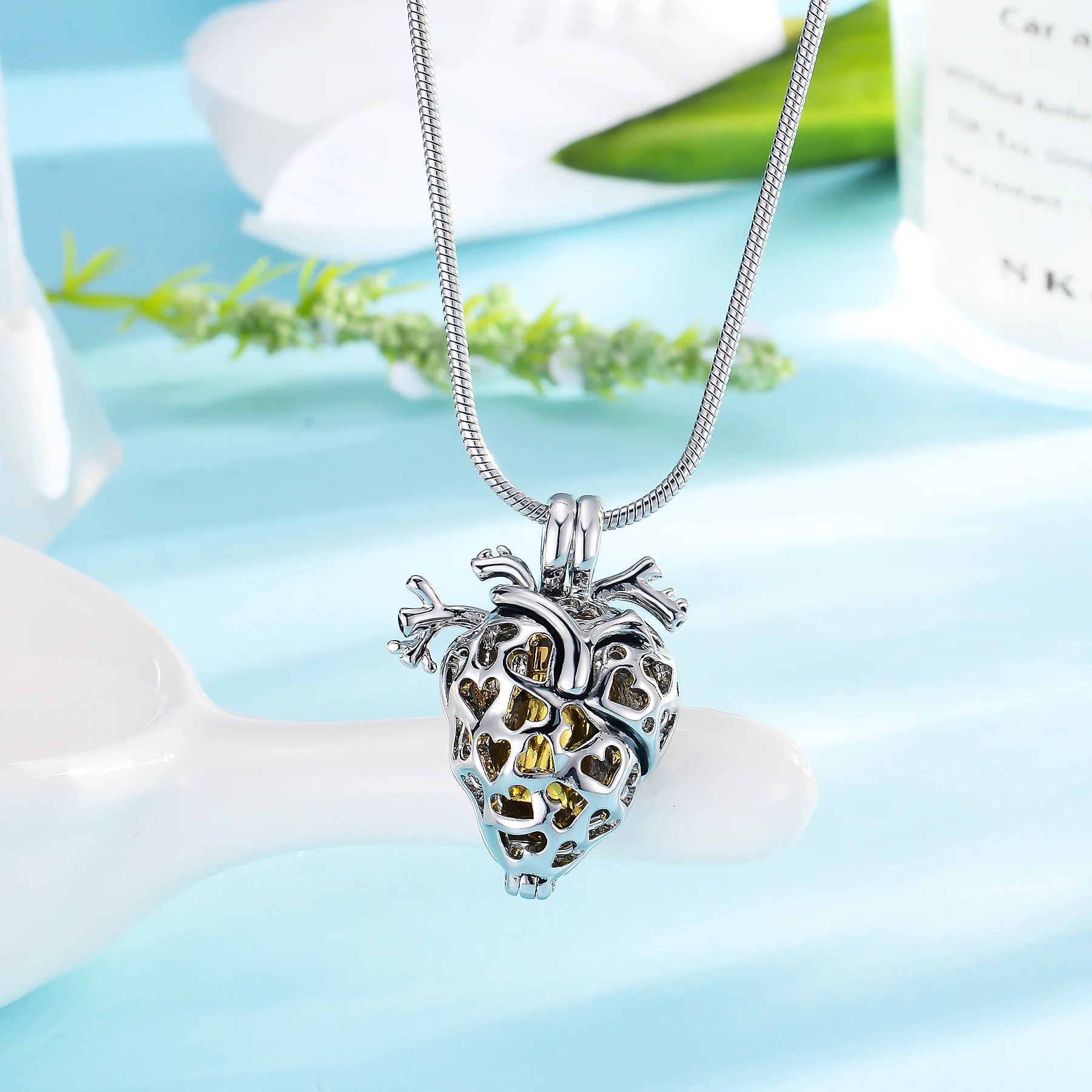 Anatomical Heart Necklace Cremation Organ Pendant Urn for Memorial， Gothic Punk Jewelry for Men Women