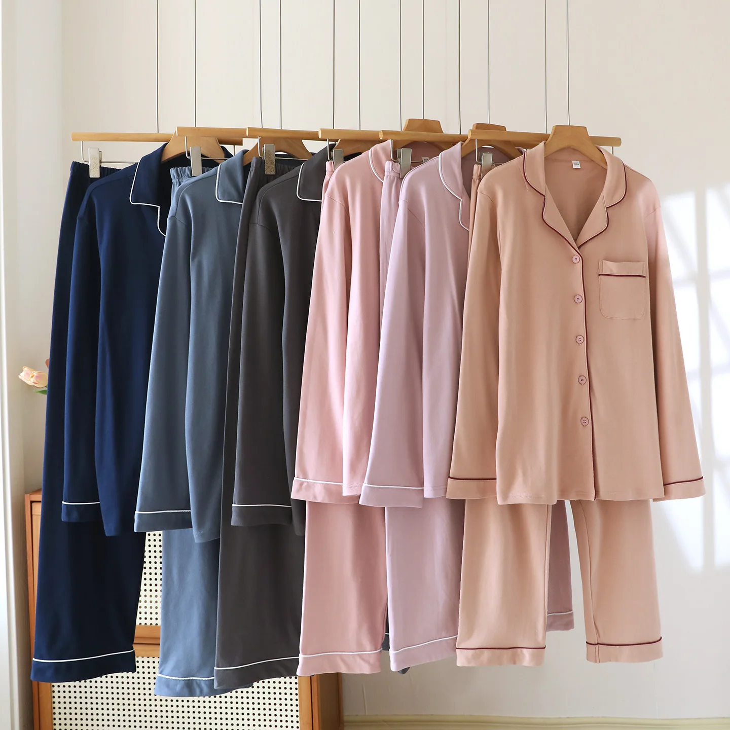 أطقم بيجامات دافئة مصقولة من القطن المحبوك 100% ملابس نوم نسائية ربيعية غير رسمية بأكمام طويلة بيجامات بسيطة بلون نقي