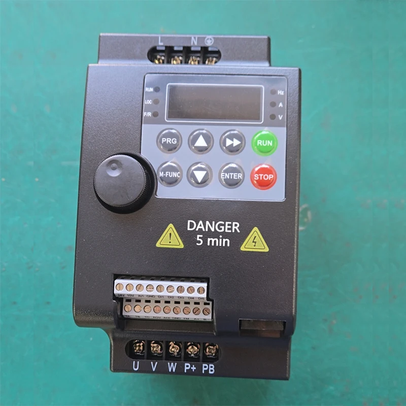 Hars VFD 0.75/1.5/2.2KW محول 220 فولت 380 فولت محرك التردد المتغير 1 المرحلة/3 مراحل العاكس 1HP/2HP/3HP وحدة تحكم سرعة المحرك