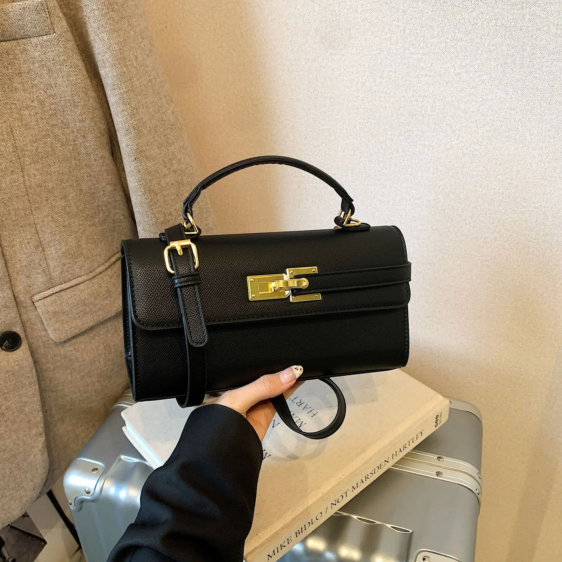 

Fashion Mini Lock Small Square Bag, New Fashionable Versatile Handbag, High-end Niche Diagonal Span Bag