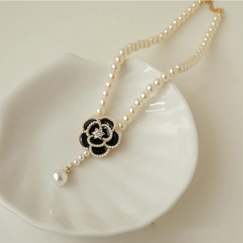 Fashion Beautiful Camellia Rose Pearl Necklace Exquisite Craft Personality Creative Pendant Family Gift