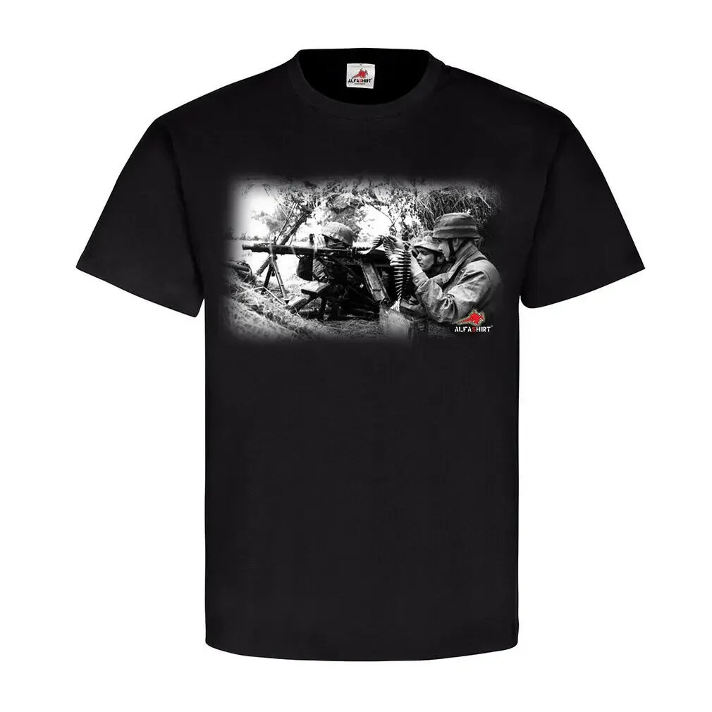 

Paratrooper with MG42 Shooter Machine Gun Position Crete Green Men tshirt