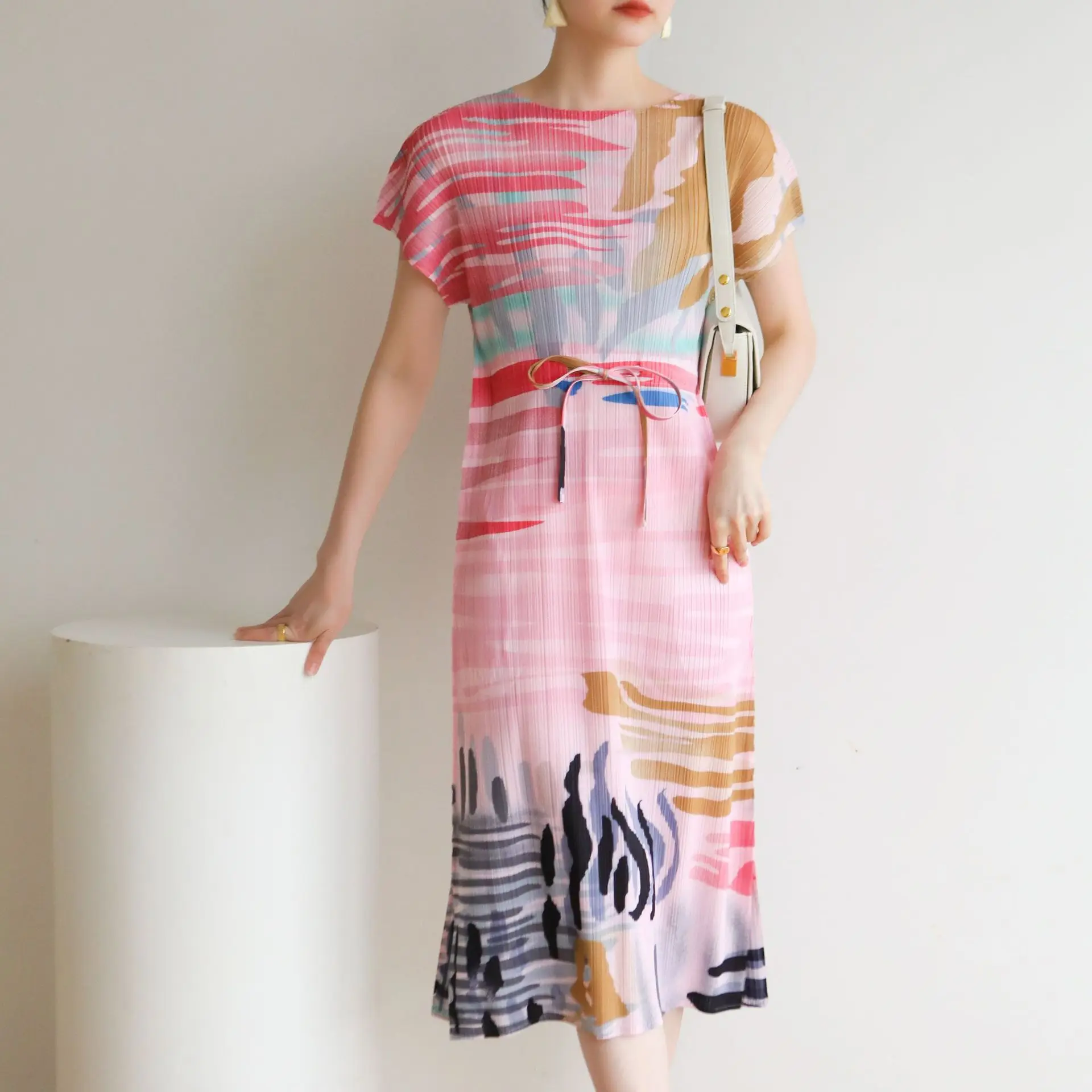 

2023 Summer High-end Pleated Ink Printing Large Size Loose Slimming Round Neck Mid-length Dress