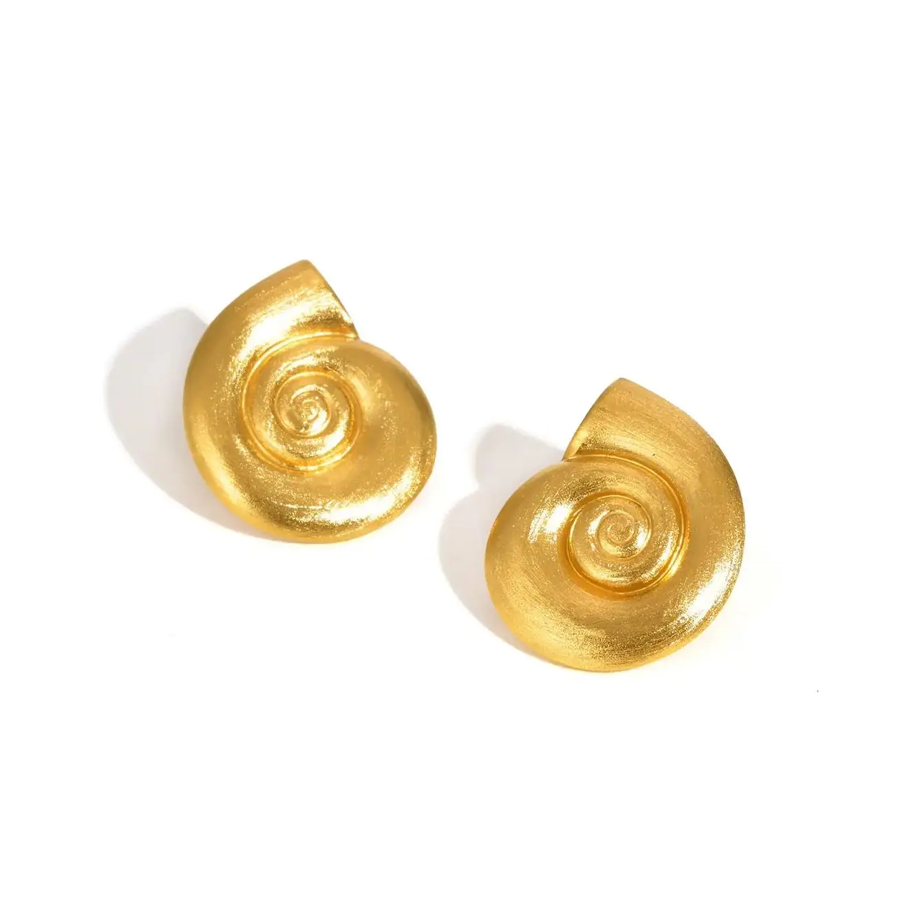 

18K Gold Plated Conch Earrings for Women,Marine Style Stainless Steel Threaded Earrings,Waterproof Creative Jewelry Gift