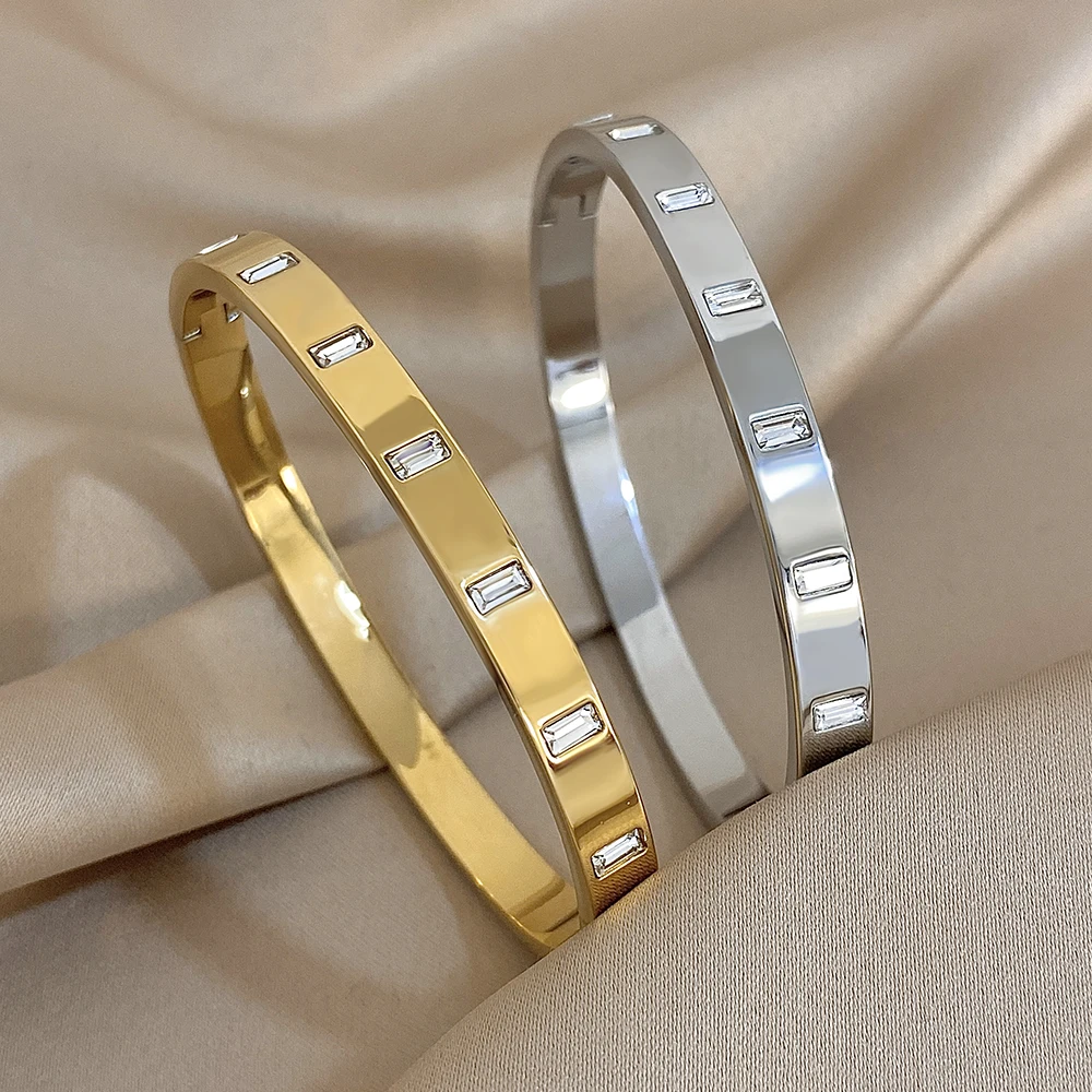 Luxuriöser eingelegter quadratischer Zirkon-Manschettenarmreif für Damen, trendiges, wasserdichtes Gold- und Silberfarben-Edelstahl-Gestapelarmband