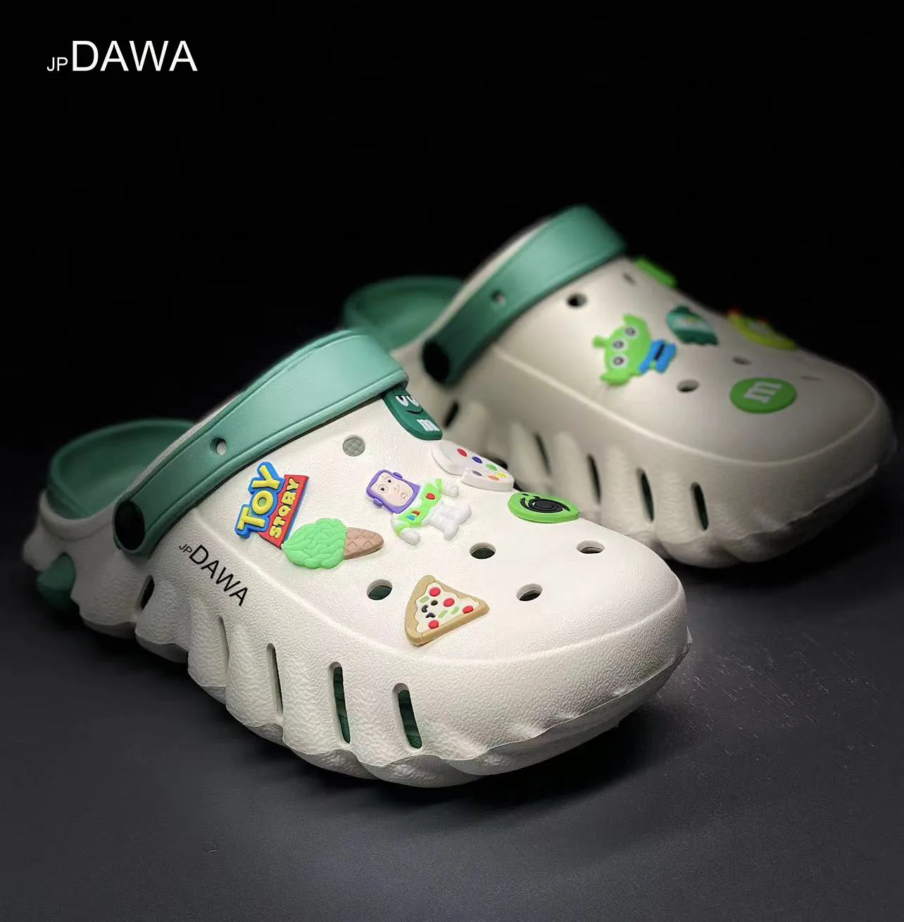 

Men's and women's summer new style anti slip beach sandals, soft soled home slippers, outdoor leisure hiking and fishing shoes