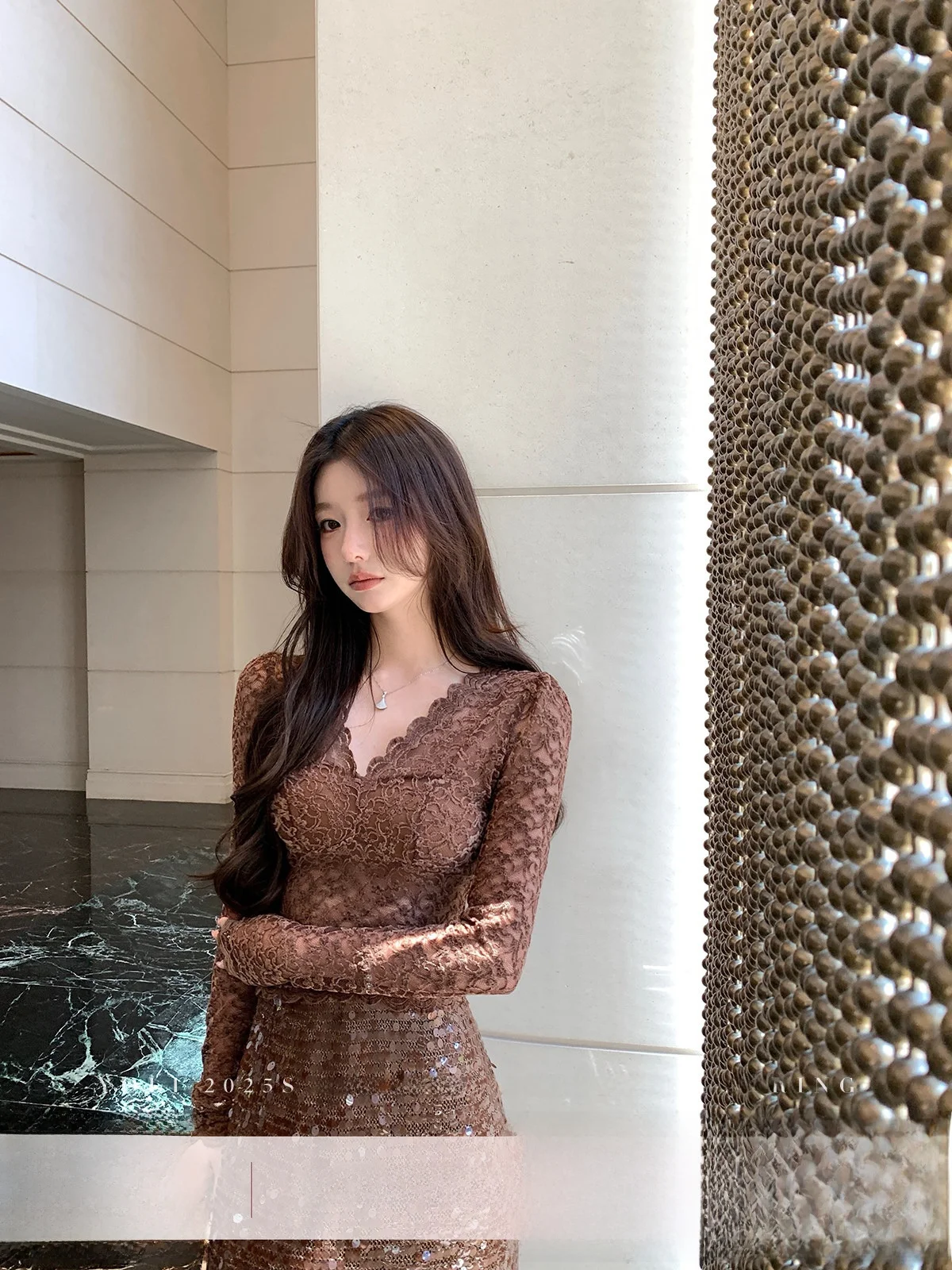 

Женская блузка из шифона с длинным рукавом и кружевными вставками, с вырезами, для подружек невесты, базовый слой, нежная и сексуальная, от Zhang Yuli