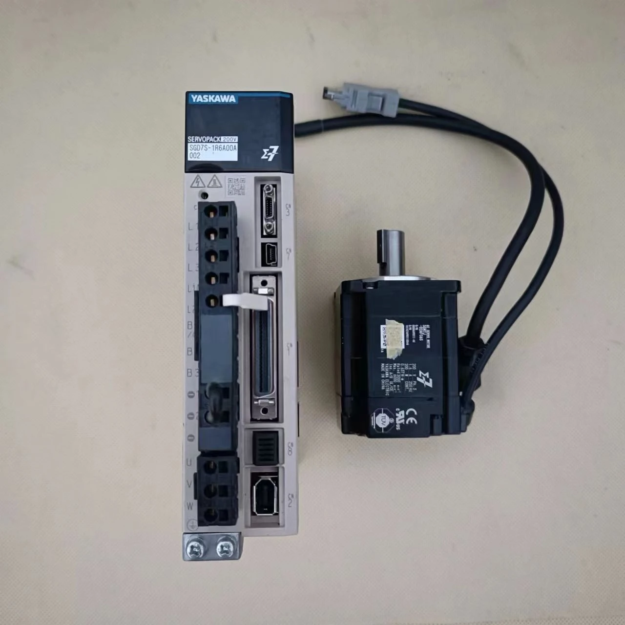 

Disassembly 7 Series Yaskawa 200W Servo Pulse Set SGD7S-1R6AOOAOO2/SGM7J-02AFC6S