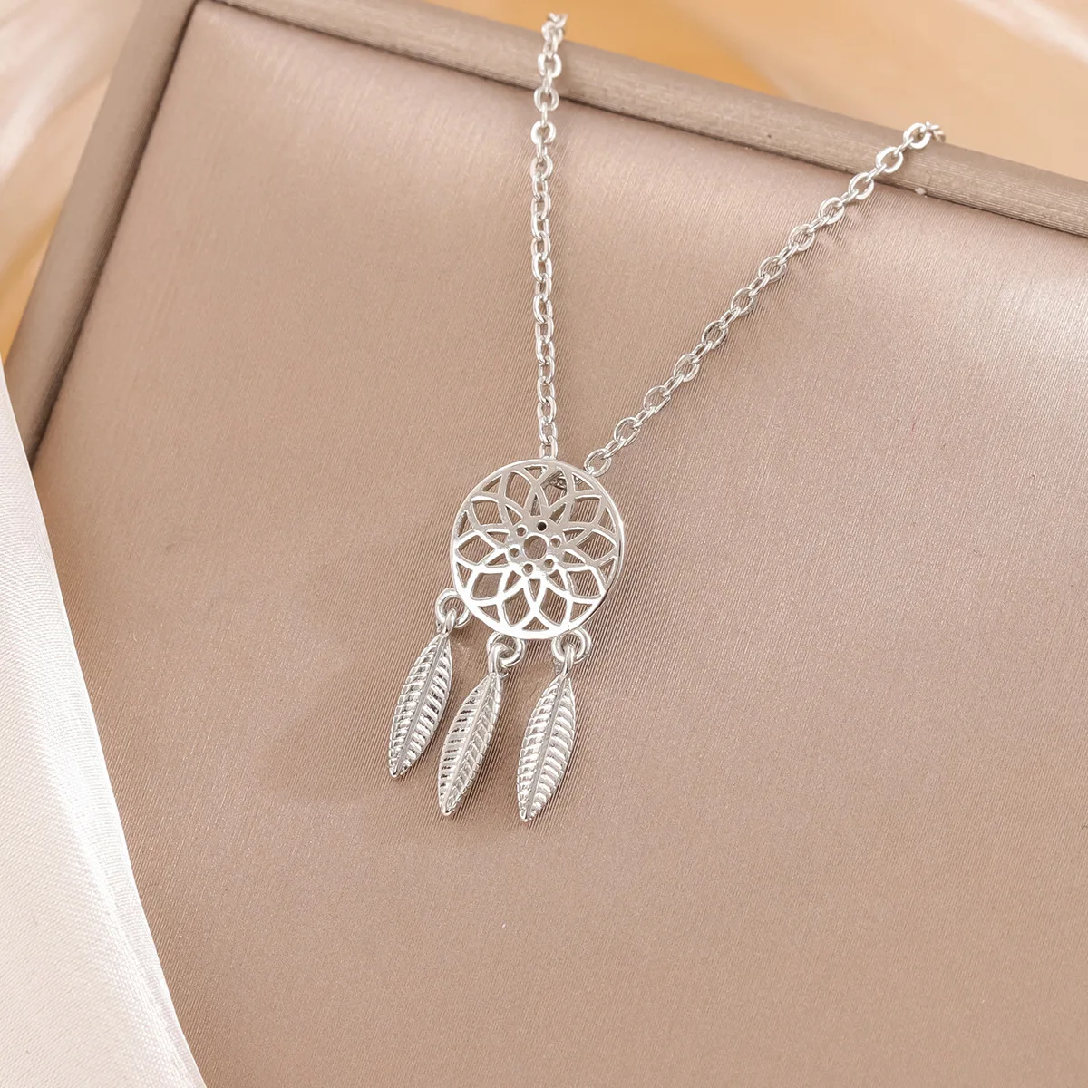 925 فضة مجوهرات الأزياء ريشة الجوف نمط بسيط جولة الترقوة سلسلة قلادة القلائد XL015