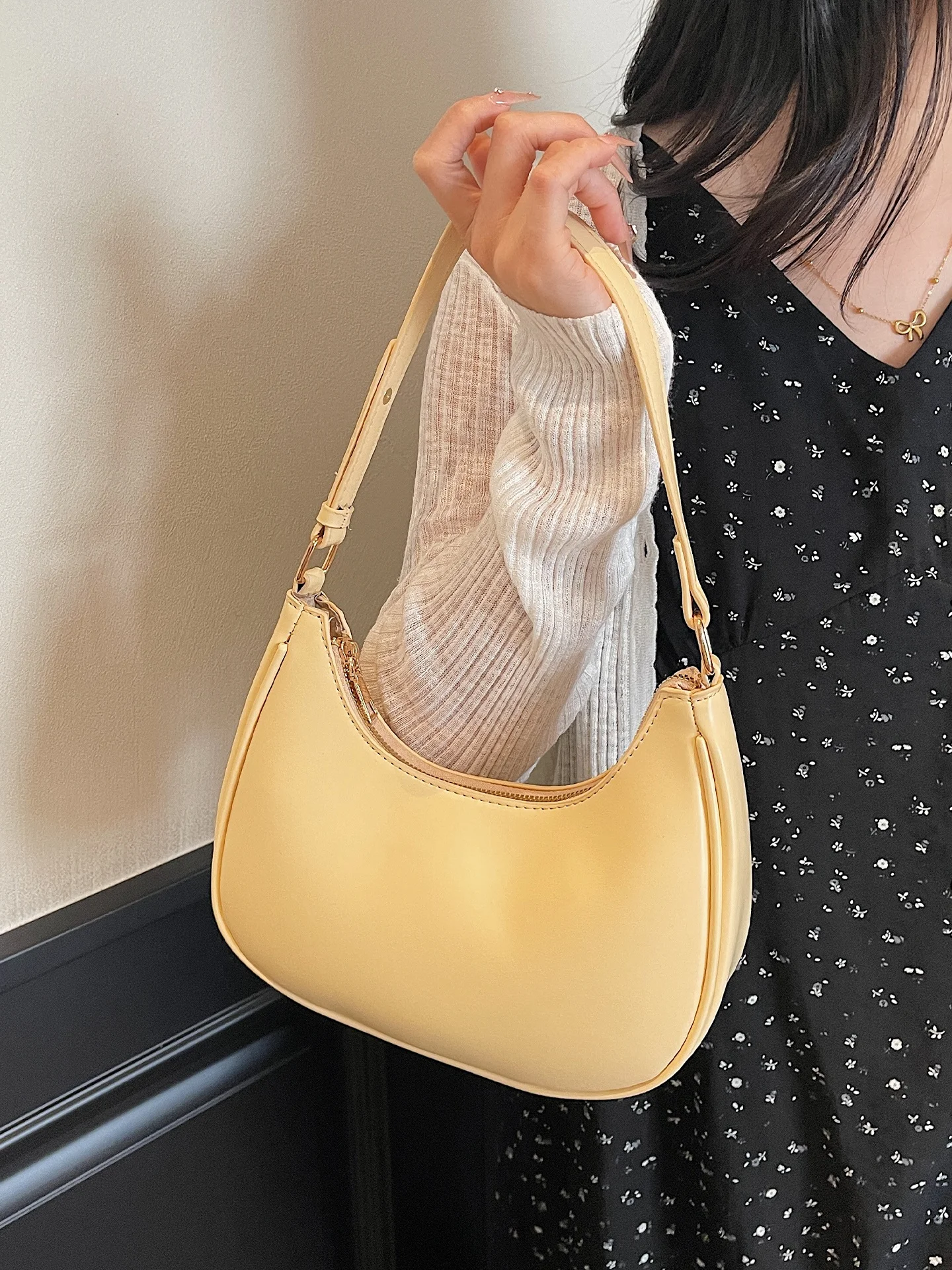 

Fashionable Versatile Women's Crossbody Bag Underarm Bag 2025 Spring Summer New Soft Texture Single Shoulder Slant Bag