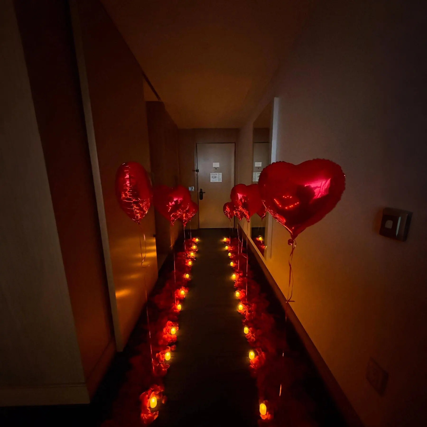 Goldenes „Ich Liebe Dich“-Ballon-Set mit Simulierten Blütenblättern, 32 Zoll Herzförmiger Ballon für Hochzeitsantrag, Geburtstagsdekoration – Detail 4