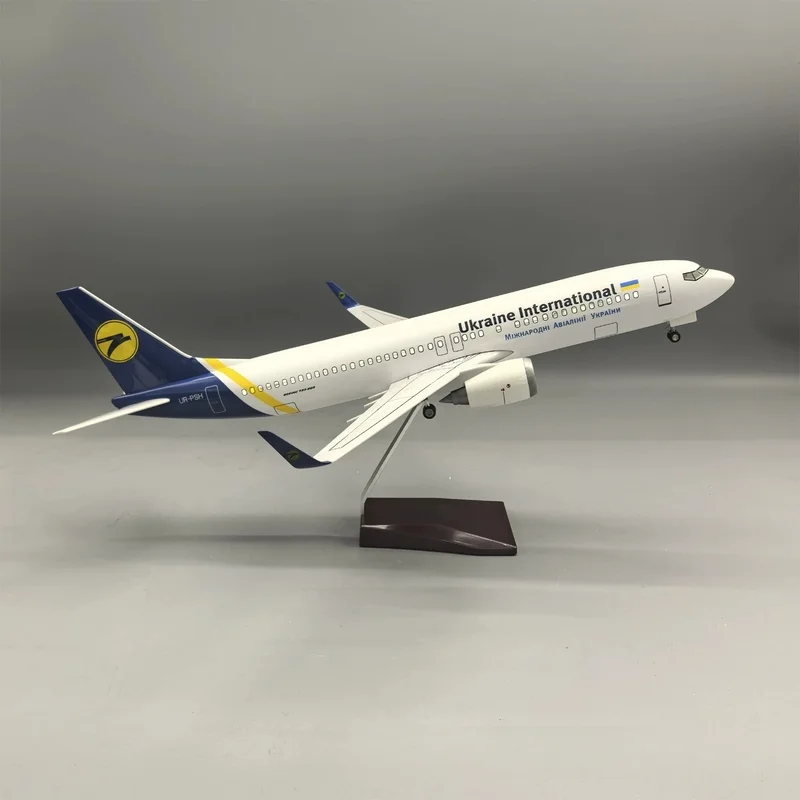 1:85 Scale 47CM Diecast Model Airlines Airways Ukraine international B737 Resin Airplane With Light Toy Collection Display