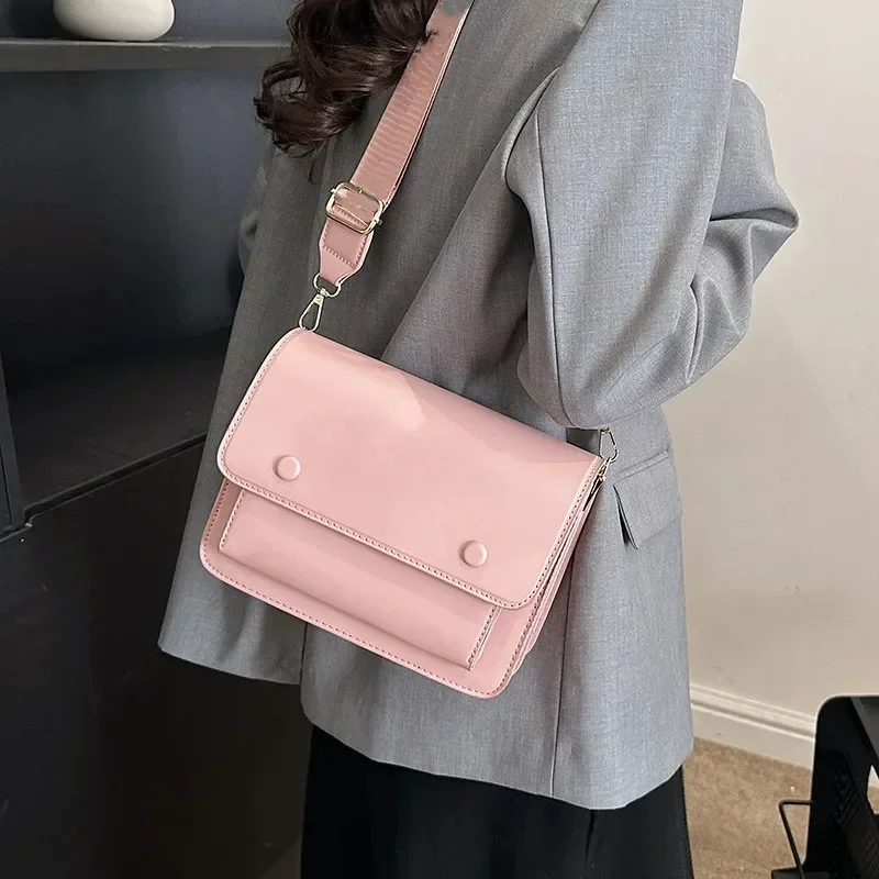 The New Fashion Women'S Shoulder Bag Classic Simple Solid Color Exquisite Crossbody Bag Leisure Commuter Clamshell Leather Bag