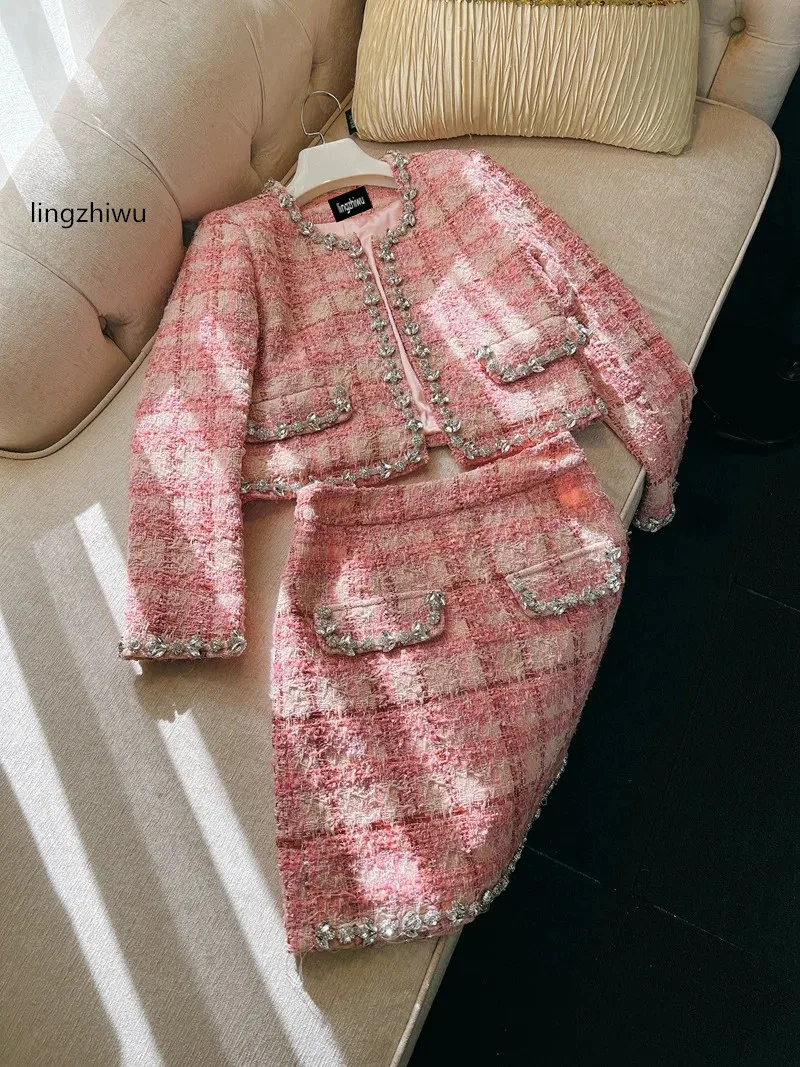 lingzhiwu Tweed Plad Skirt Coat Suit Noble French Handmade Diamond Top Quality Elegant Twinset Ladies Pink Outerwear Skirts Set