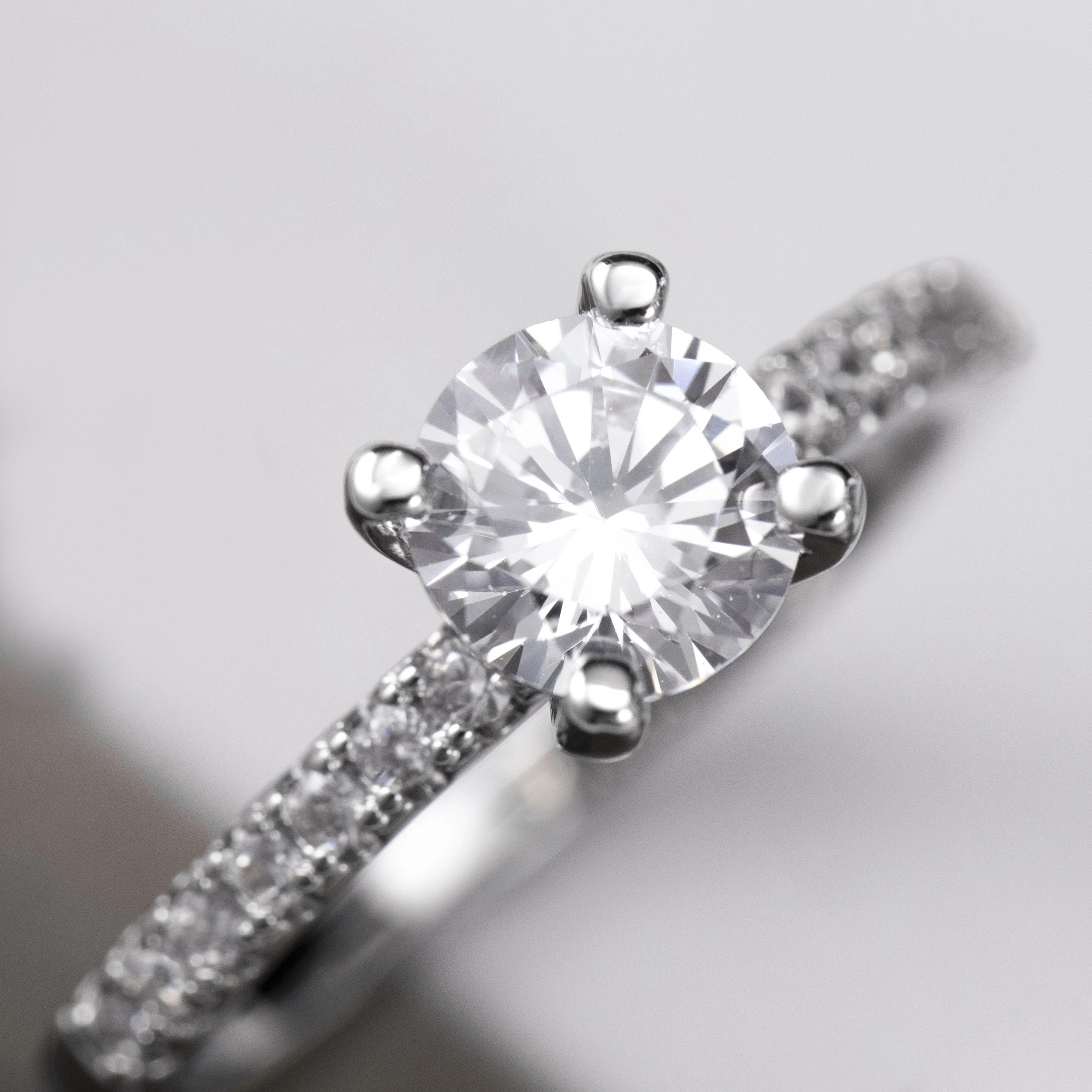 

Classic Fashion 925 Silver Moissand Ring, Light Luxury Girlfriend Ring, Couple Pair Ring, Anniversary Gift